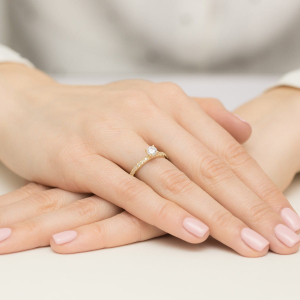 Pierścionek z Brylantami Laboratoryjnymi 0,64ct ze złota próby 585. W-0546/40LAB